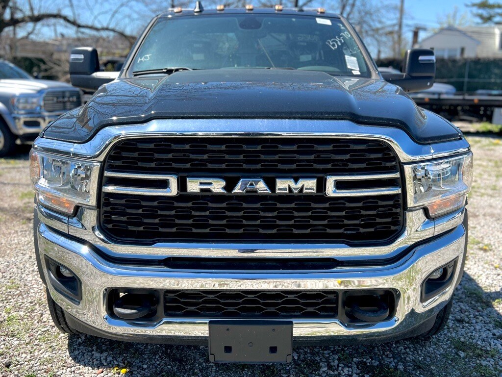 2023 Ram 5500 SLT photo 2