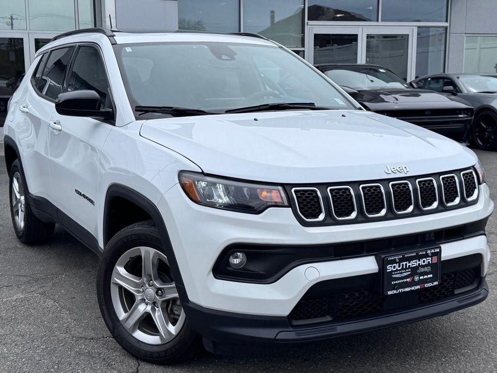 2023 Jeep Compass Latitude 4X4's photo
