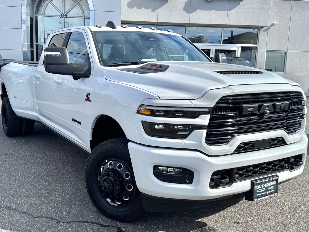 2025 RAM Ram 3500 Pickup Laramie's photo