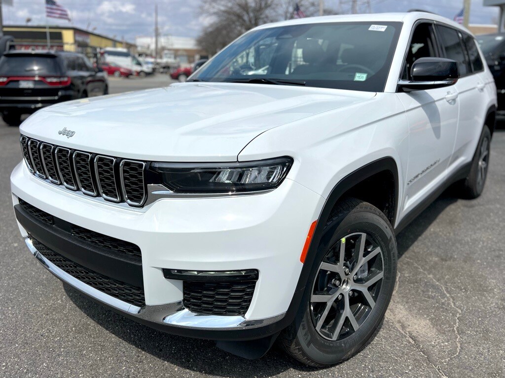 2025 Jeep Grand Cherokee Limited photo 3