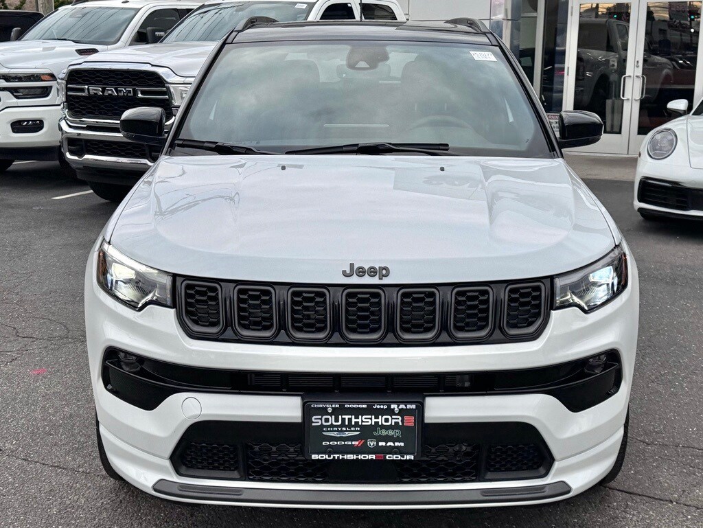 2025 Jeep Compass Limited photo 2