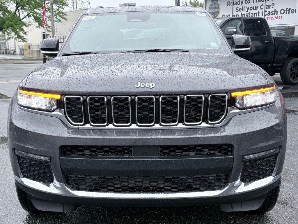 2025 Jeep Grand Cherokee L photo 2