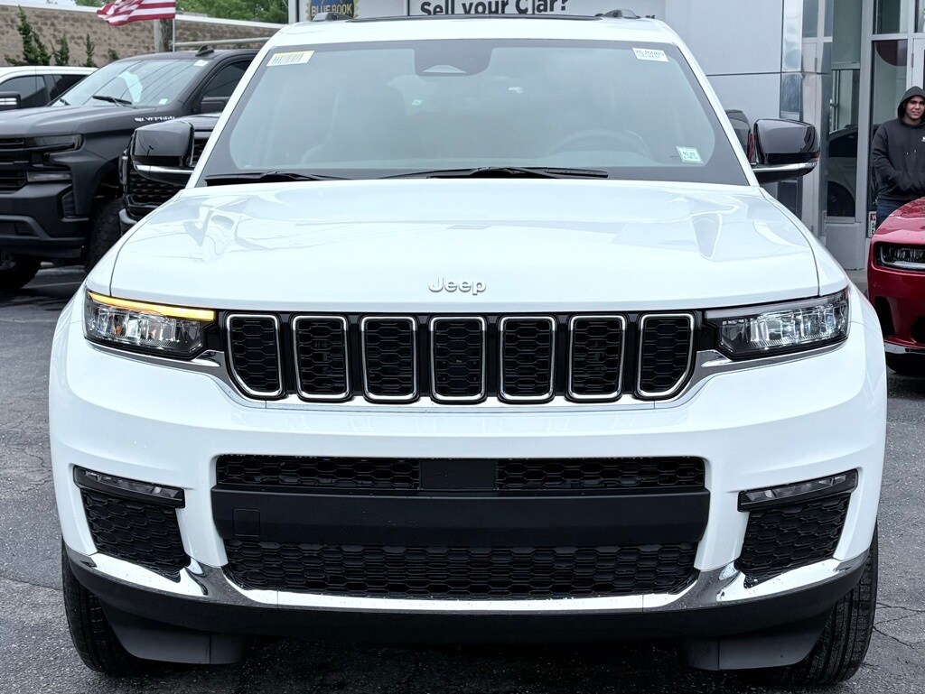 2025 Jeep Grand Cherokee L photo 2