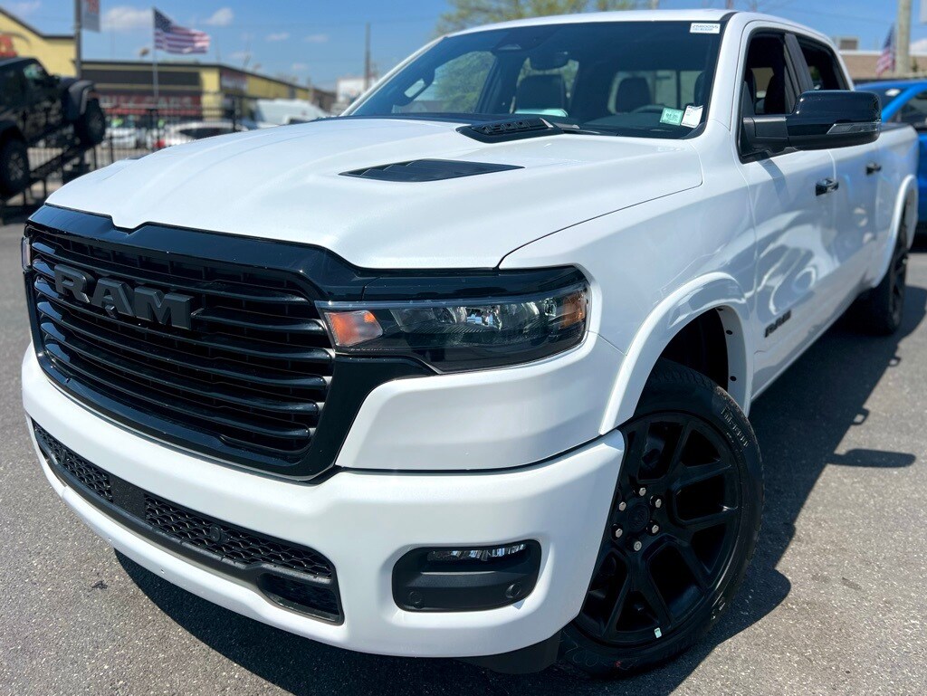 2025 Ram 1500 Laramie photo 3