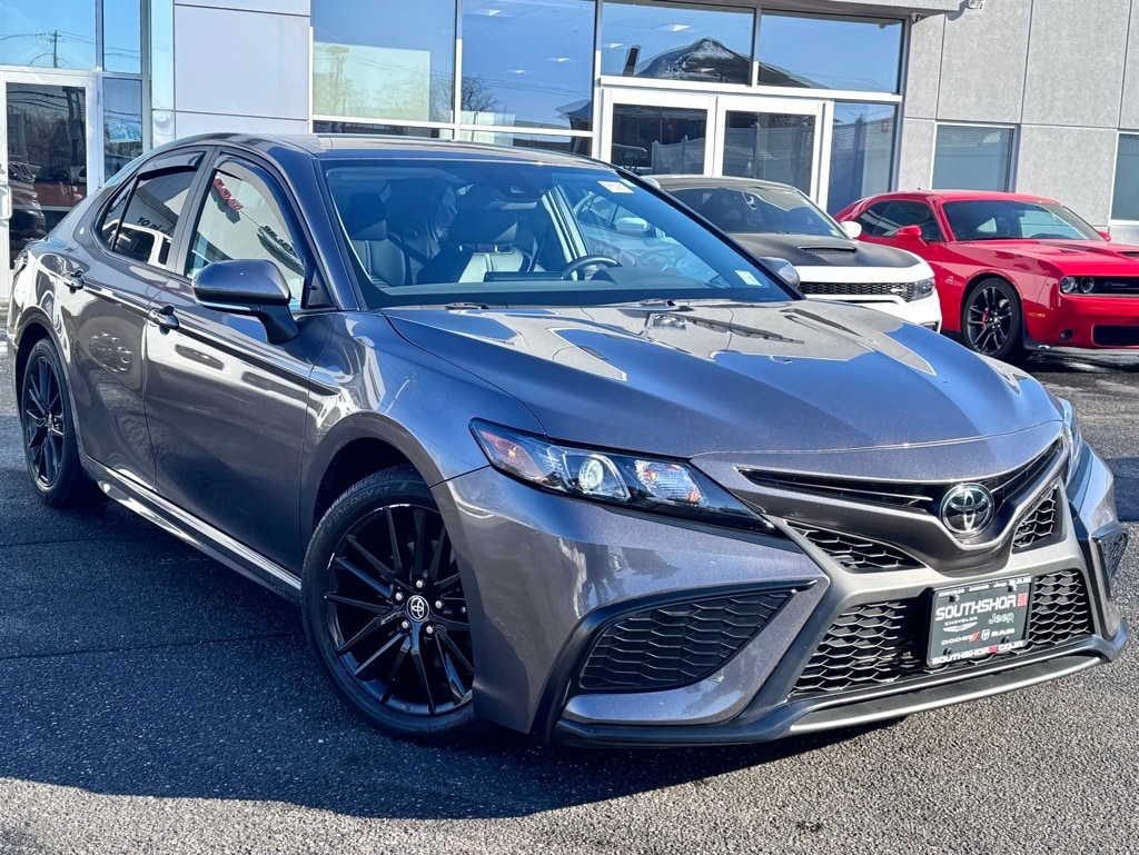 2024 Toyota Camry SE's photo