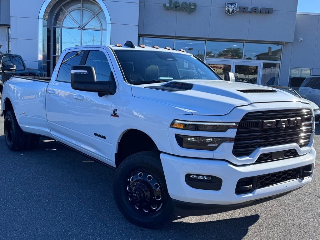 2025 RAM Ram 3500 Pickup Laramie's photo