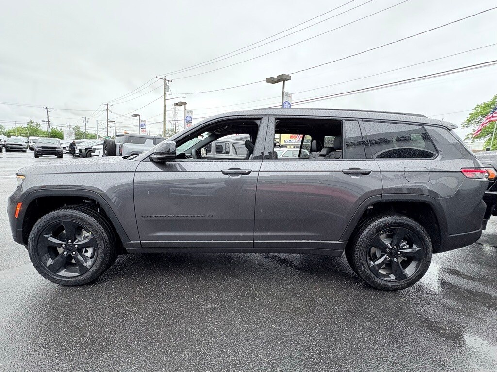 2025 Jeep Grand Cherokee Limited photo 4