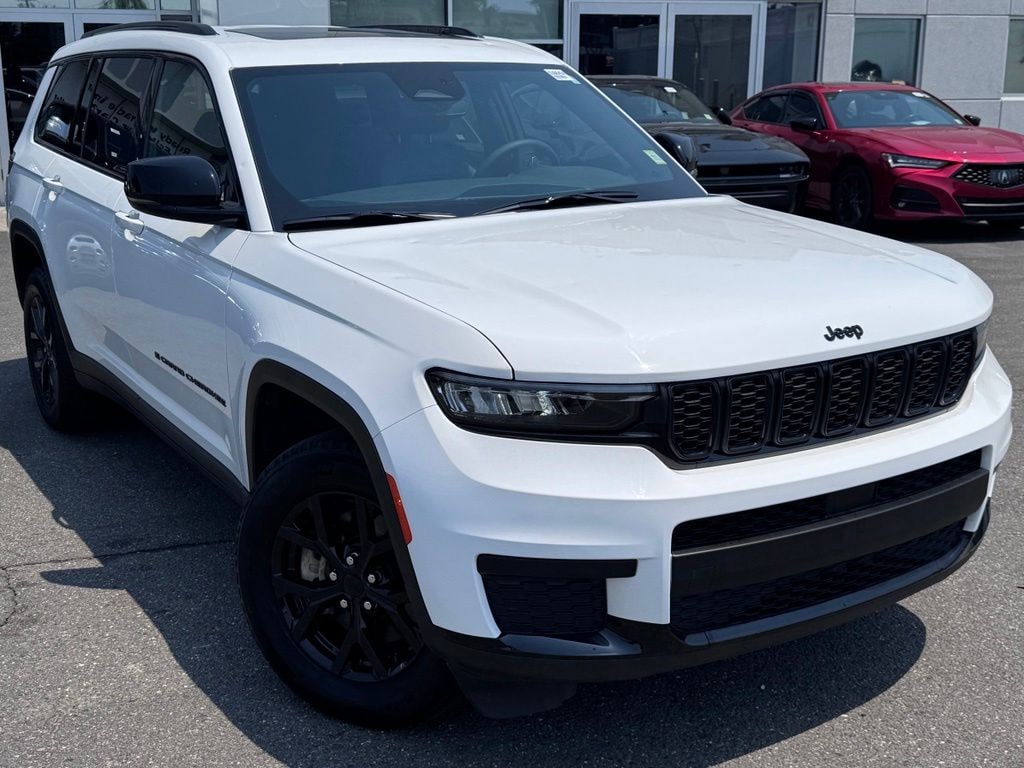 Used 2024 Jeep Grand Cherokee L Laredo SUV