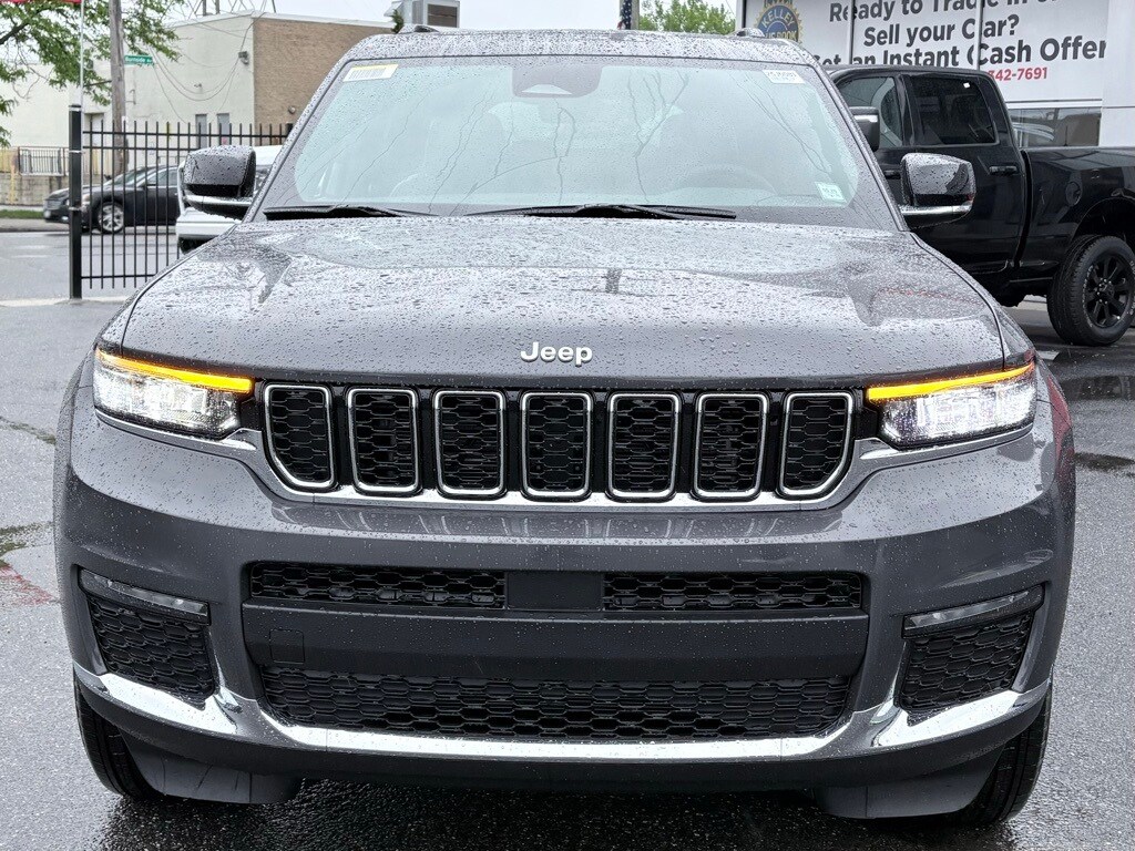 2025 Jeep Grand Cherokee L photo 2