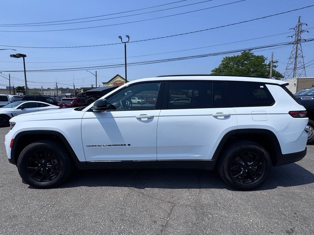 Used 2024 Jeep Grand Cherokee L Laredo SUV