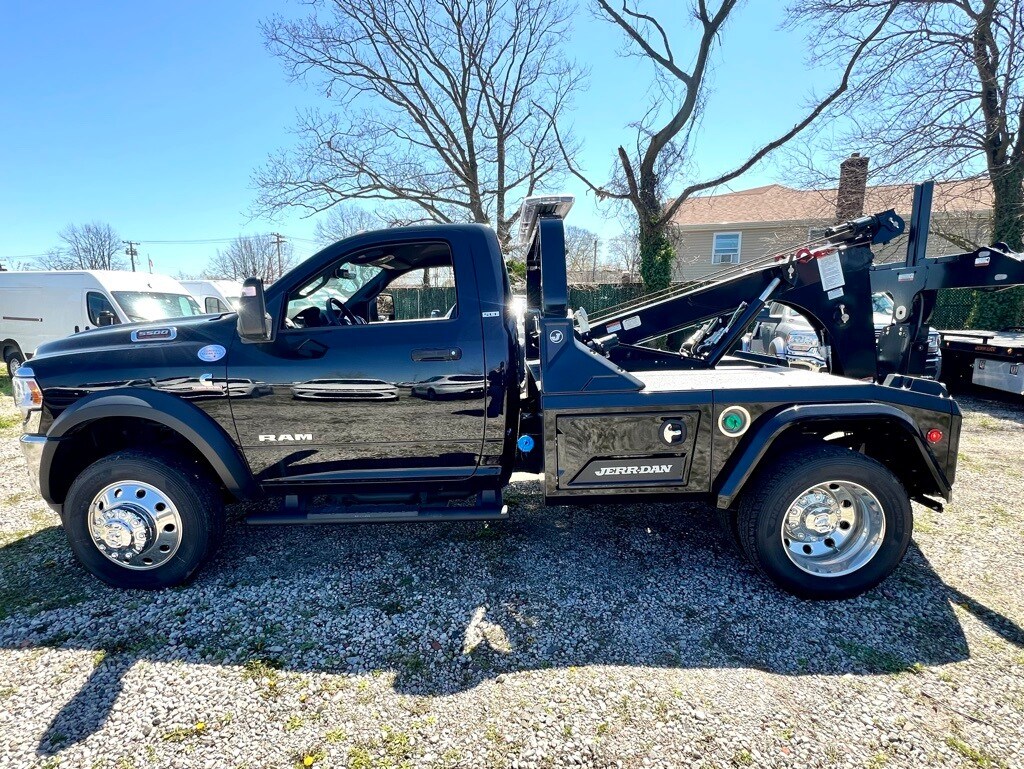 2023 Ram 5500 SLT photo 4