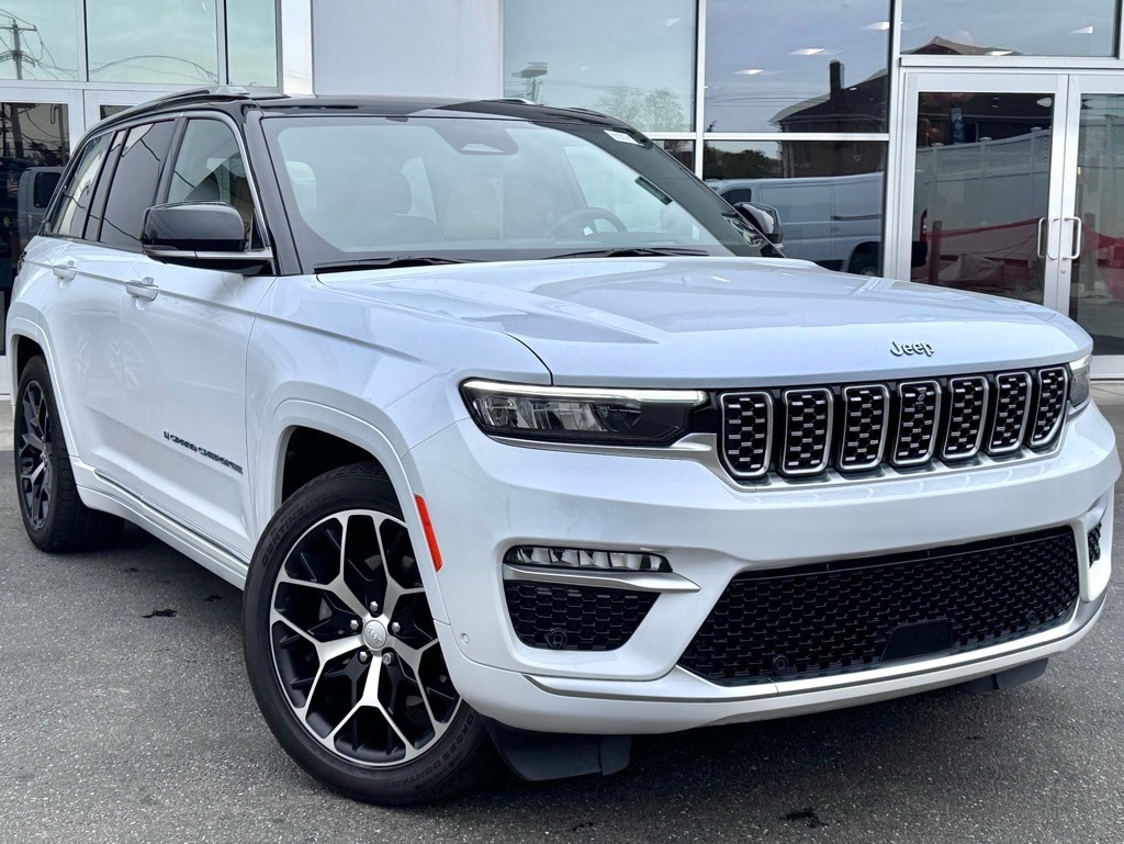 2022 Jeep Grand Cherokee Summit 4xe's photo