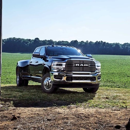 Dodge Ram 2020 с человеком