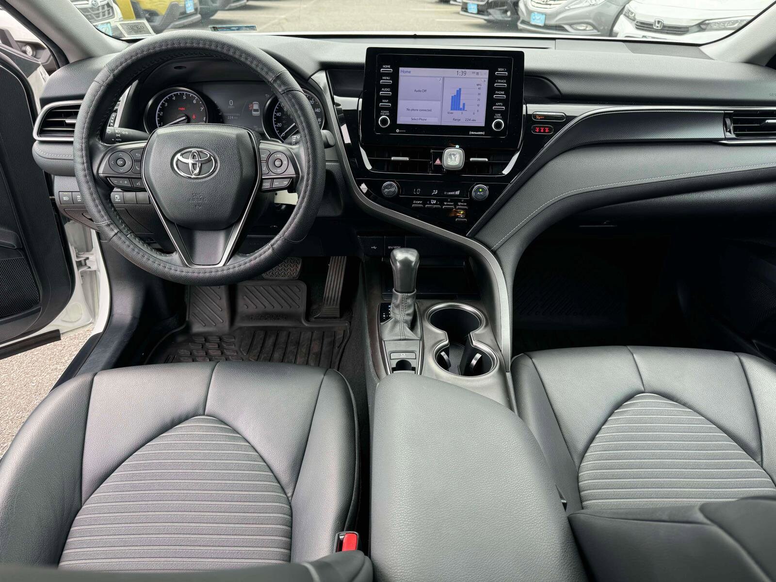 2021 Toyota Camry SE photo 2