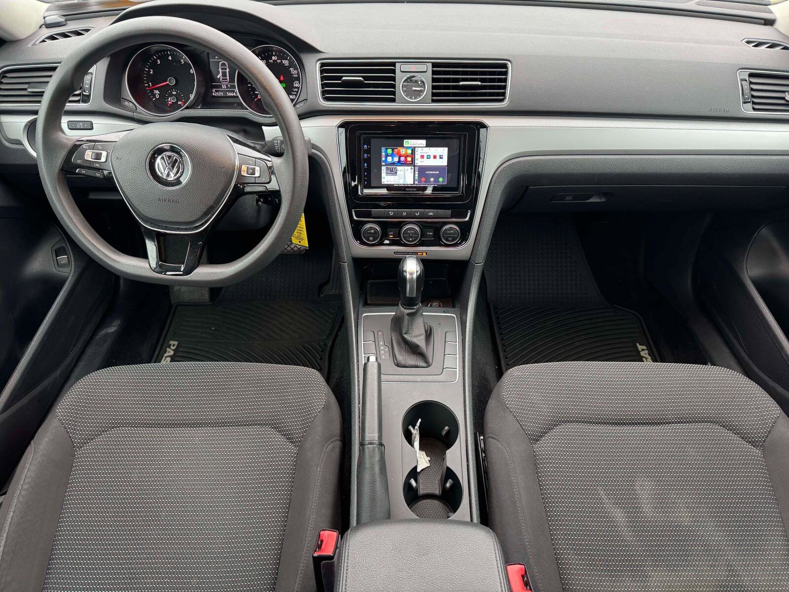 2017 Volkswagen Passat S photo 2