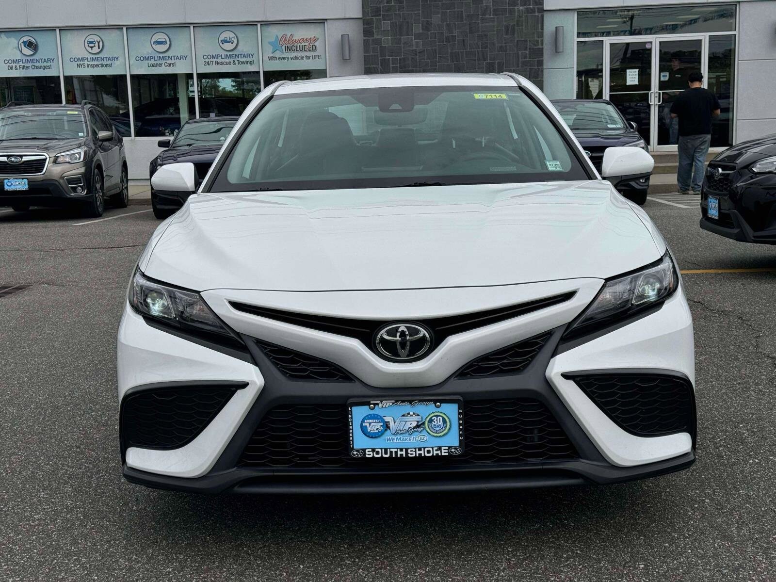 2021 Toyota Camry SE photo 3