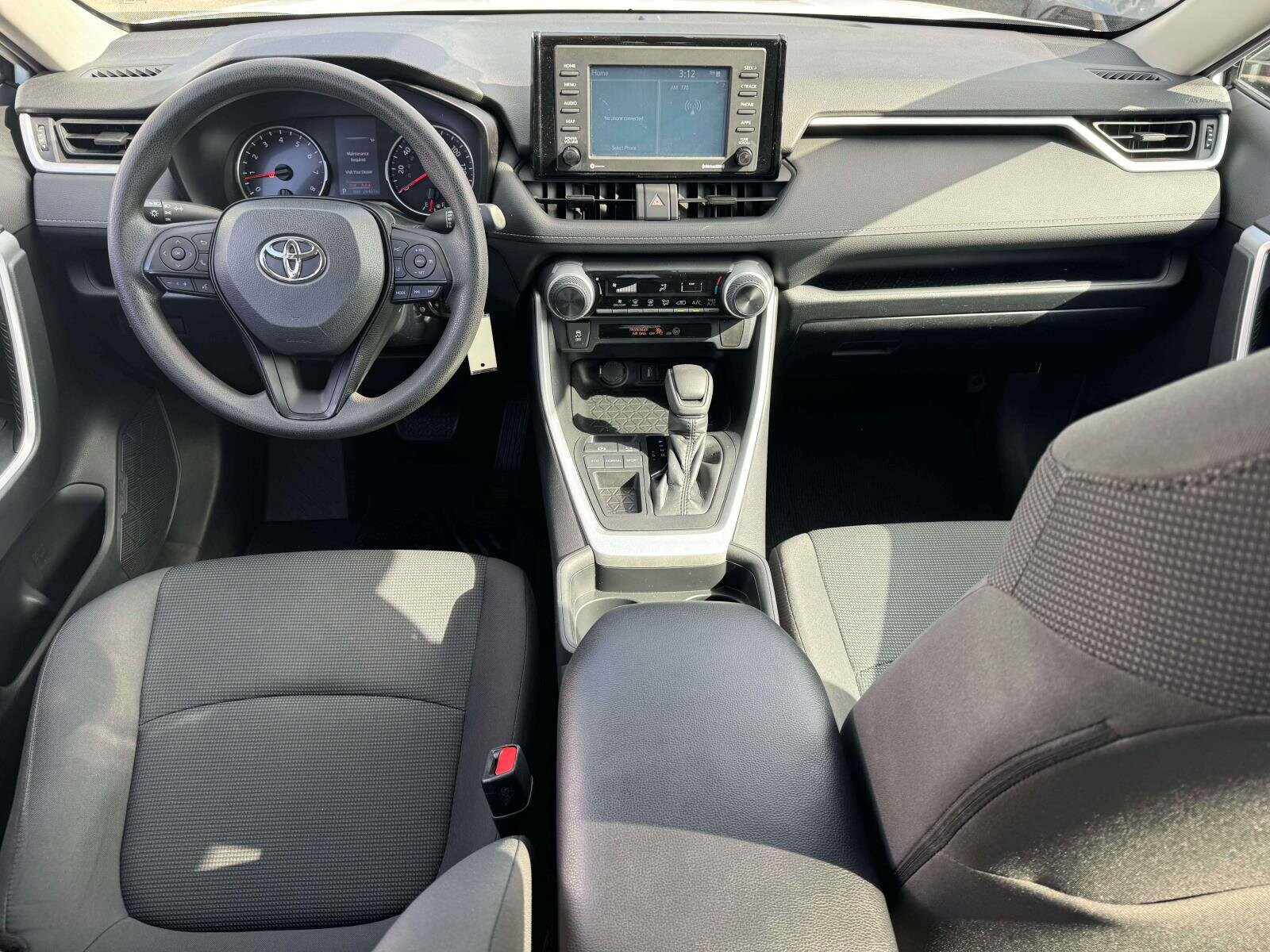 2020 Toyota RAV4 LE photo 2