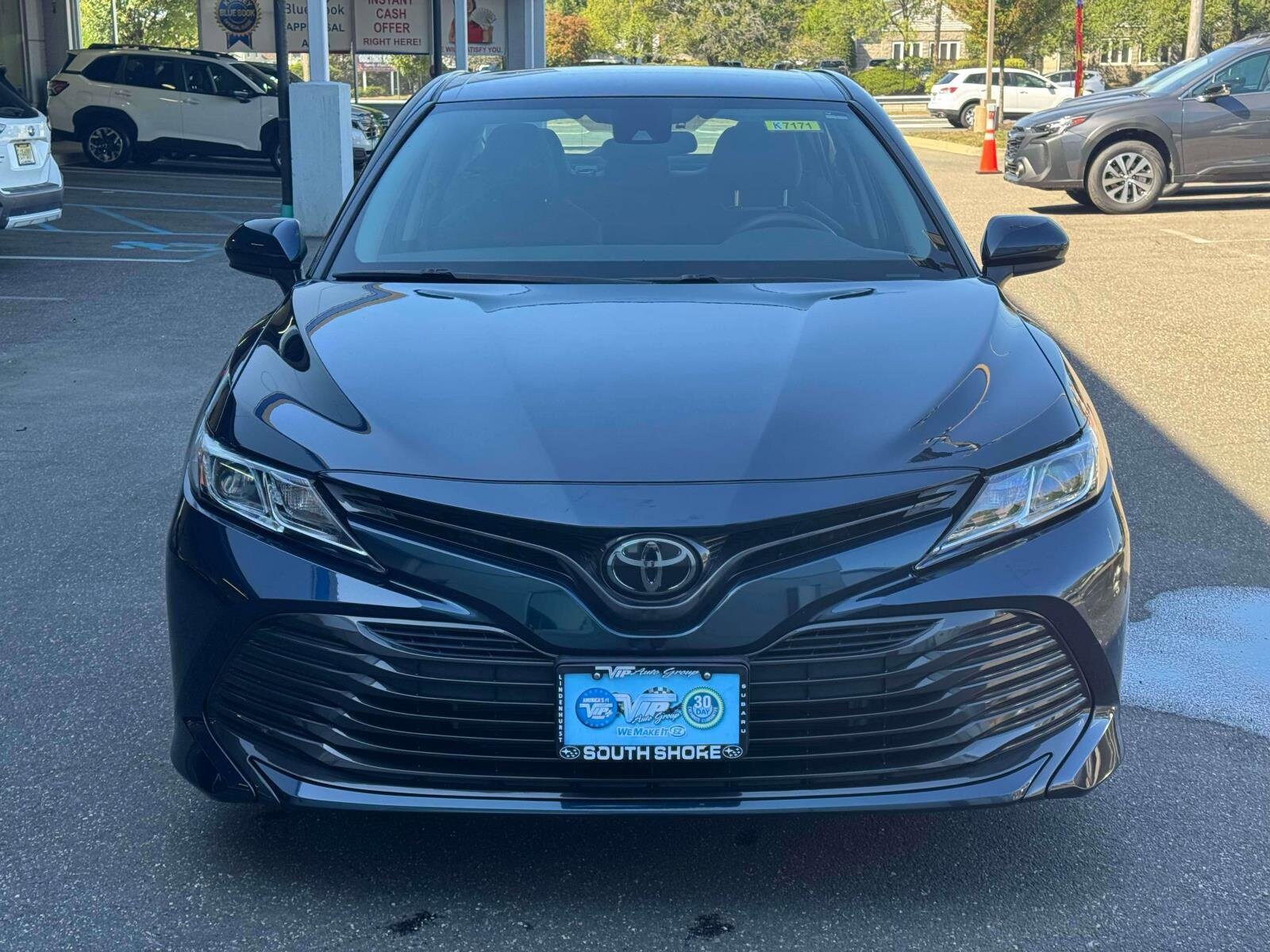 2019 Toyota Camry SE XLE photo 3