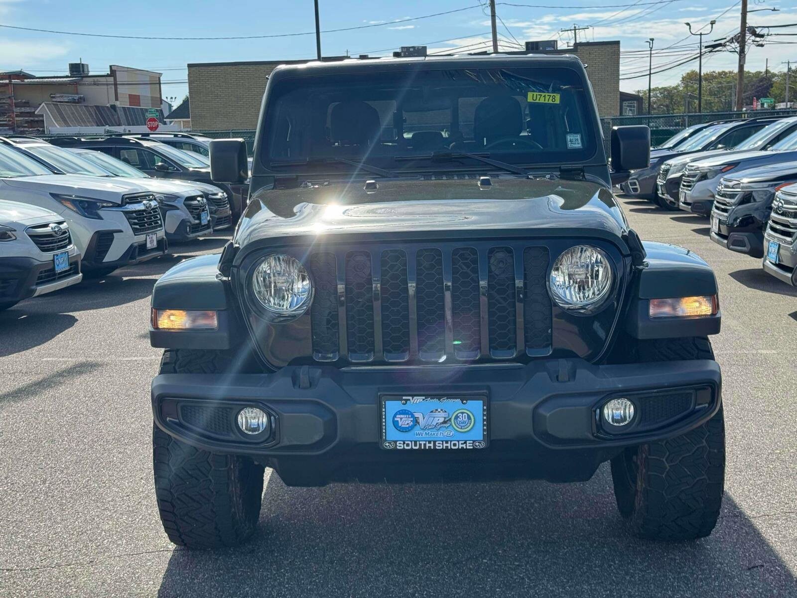 2022 Jeep Gladiator Willys Sport photo 3