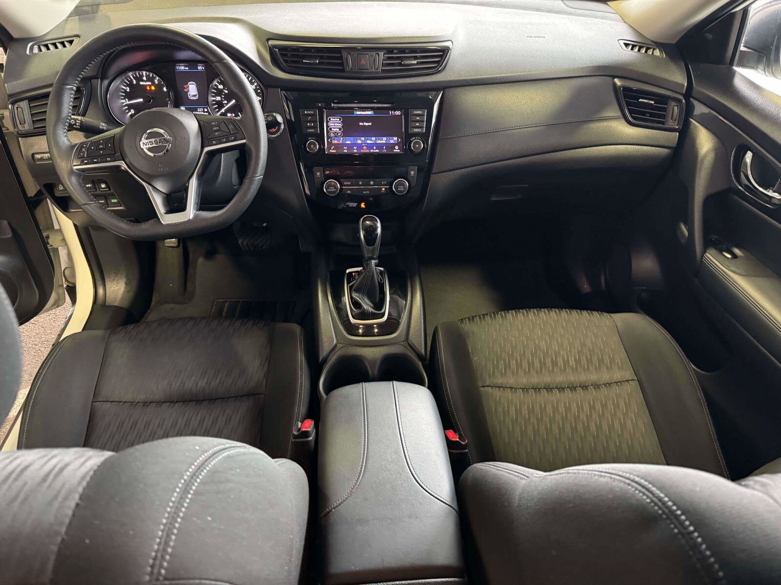 2019 Nissan Rogue SV photo 2