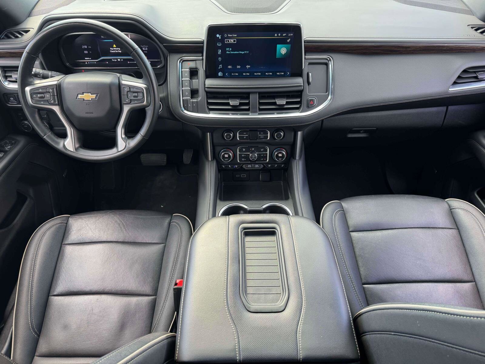2024 Chevrolet Suburban Premier photo 2