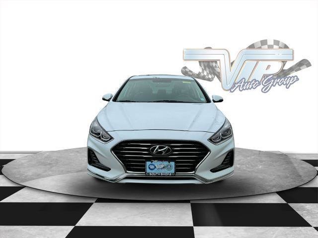 Used 2018 Hyundai Sonata Limited with VIN 5NPE34AF1JH598319 for sale in Lindenhurst, NY