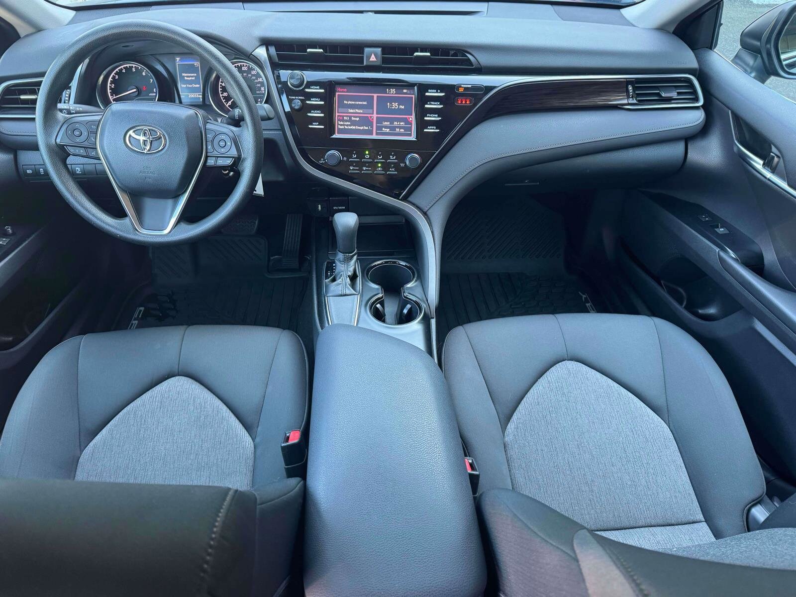 2019 Toyota Camry SE XLE photo 2