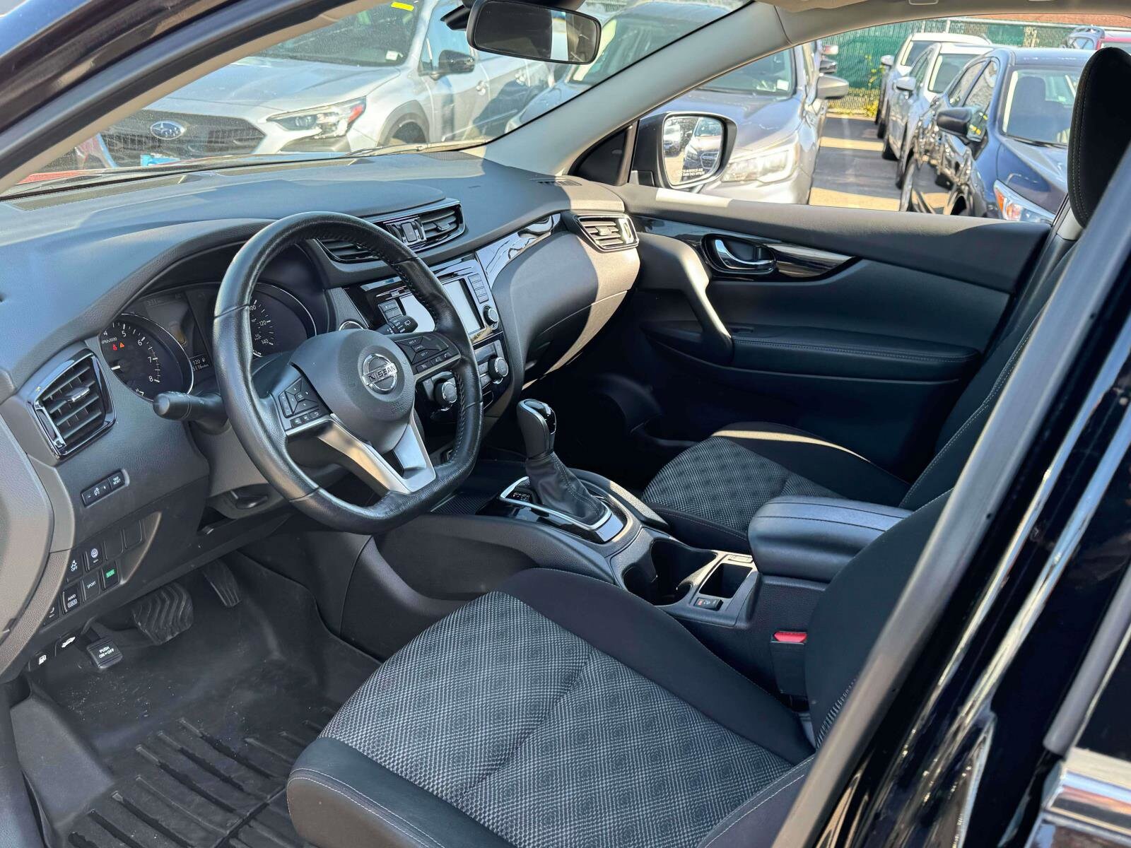 2021 Nissan Rogue Sport SL photo 2