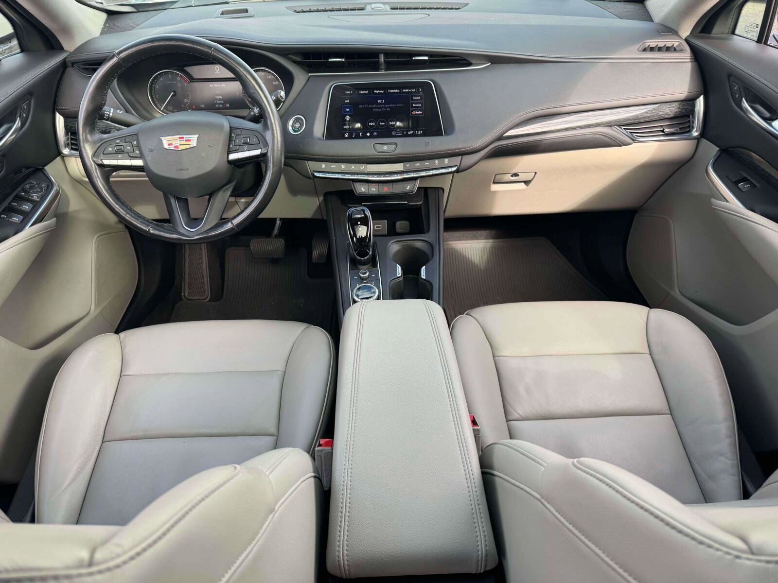 2021 Cadillac XT4 Premium Luxury photo 2