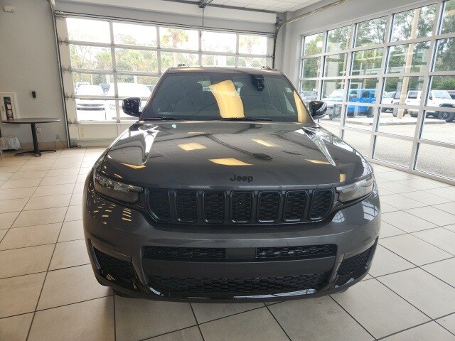 2025 Jeep Grand Cherokee L photo 3