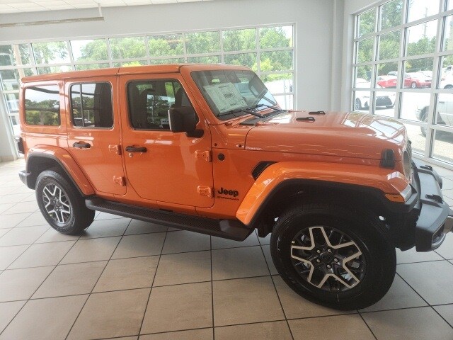 2025 Jeep Wrangler Sahara photo 2