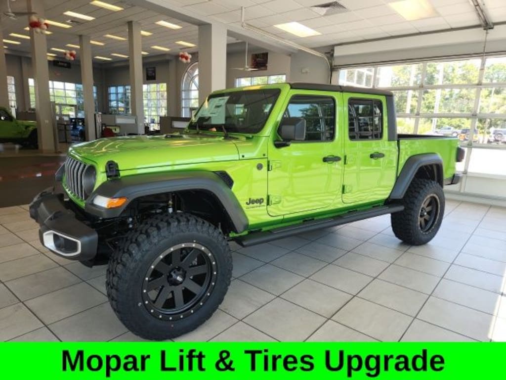 New 2025 Jeep Gladiator Sport S w/Mopar Lift Pickup