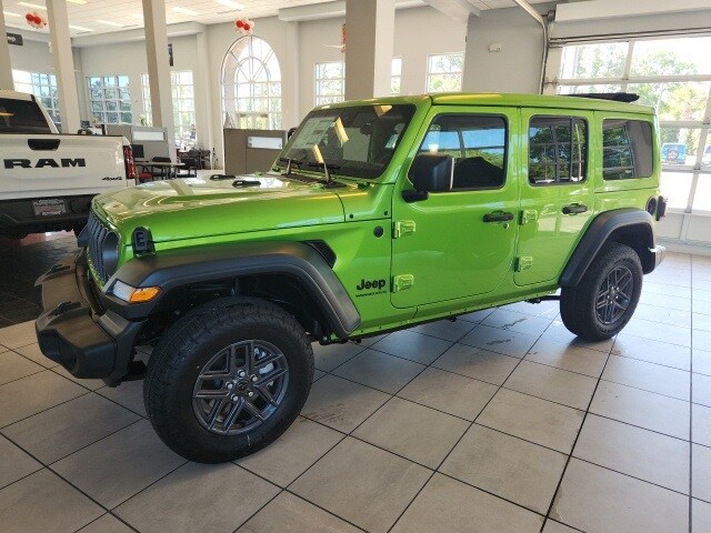 2025 Jeep Wrangler Sport photo 3