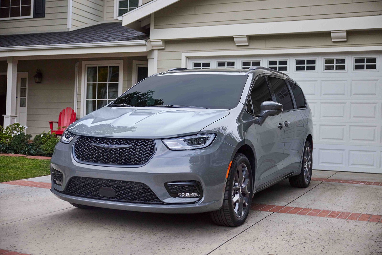 Chrysler_Pacifica.jpg