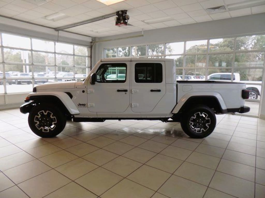New 2026 Jeep Gladiator Sahara Pickup