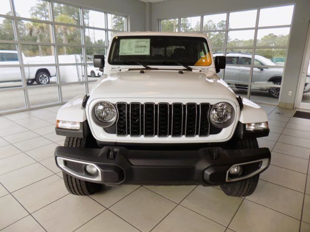 New 2026 Jeep Gladiator Sahara Pickup