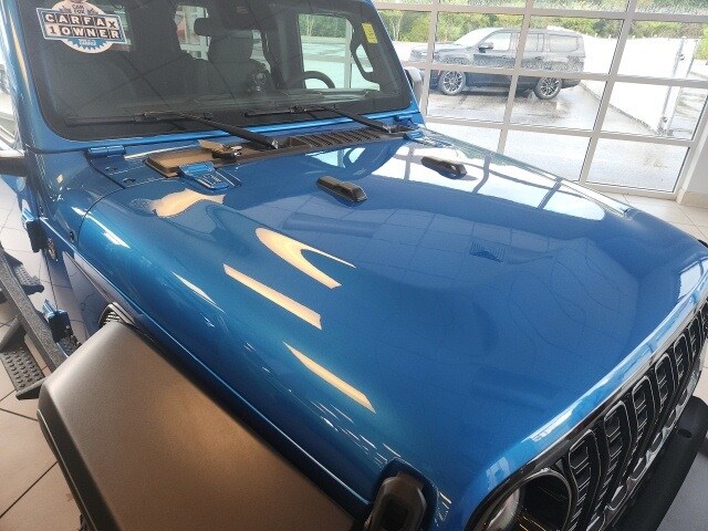 2024 Jeep Wrangler Willys photo 2