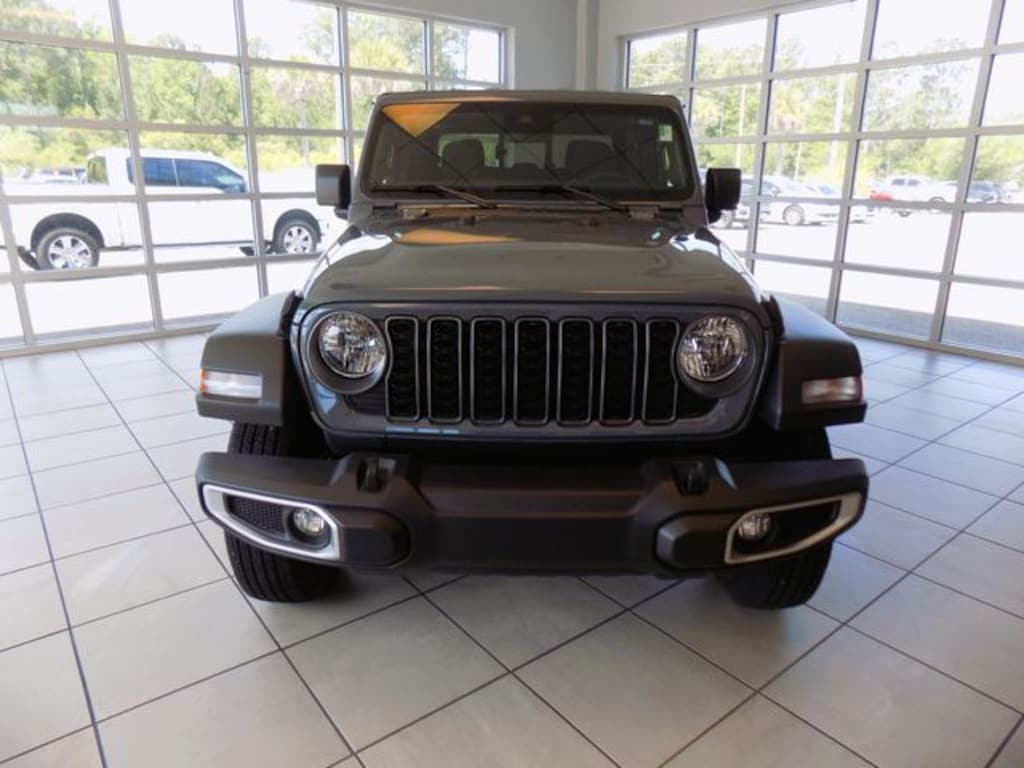 New 2025 Jeep Gladiator Sport S Pickup