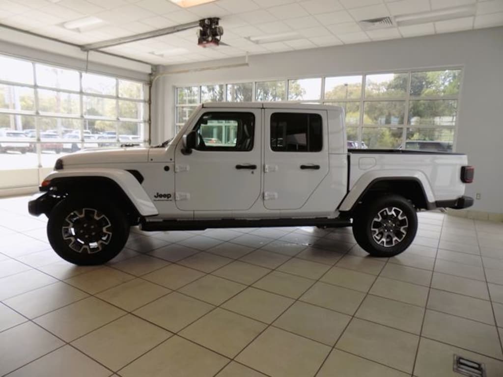 New 2026 Jeep Gladiator Sahara Pickup