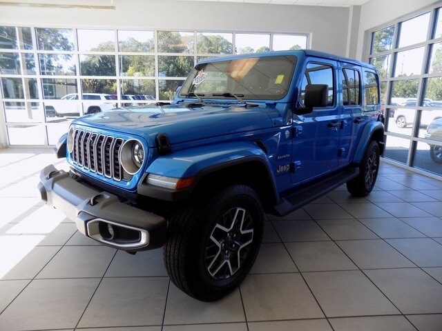 2024 Jeep Wrangler Sahara photo 3