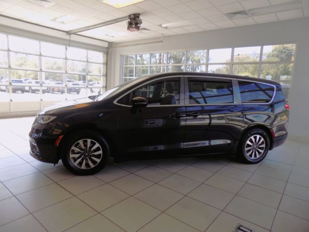 Used 2022 Chrysler Pacifica Hybrid Touring L Van Passenger Van