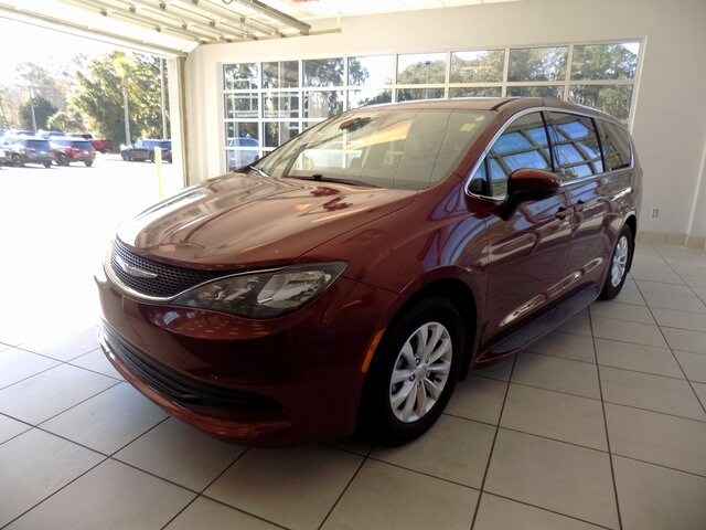 2017 Chrysler Pacifica Touring photo 4