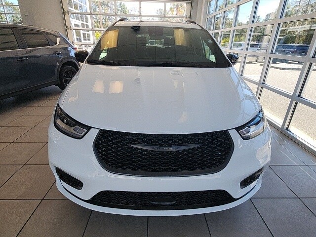 2025 Chrysler Pacifica Limited photo 4