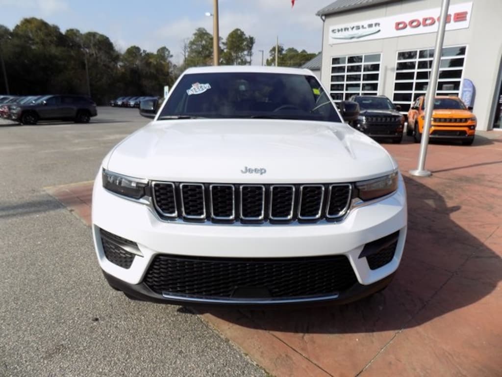 Certified 2024 Jeep Grand Cherokee Laredo SUV