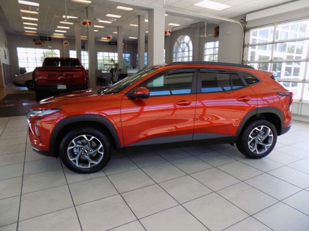 Used 2024 Chevrolet Trax LT SUV