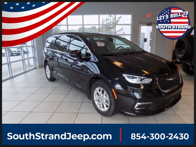 2024 Chrysler Pacifica Touring L's photo