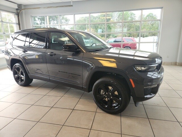 2025 Jeep Grand Cherokee L photo 2