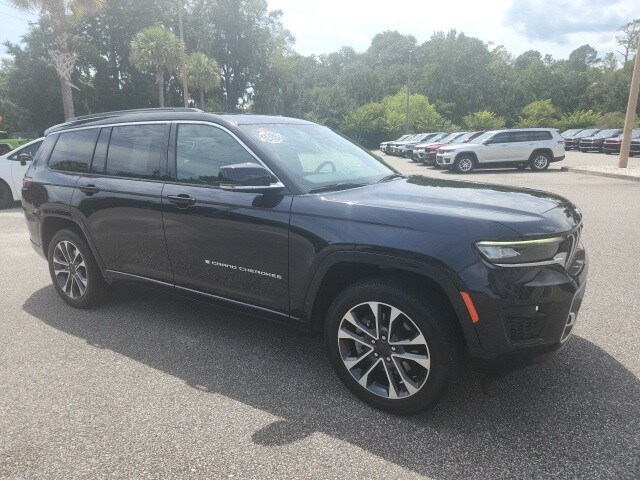 2024 Jeep Grand Cherokee Overland photo 2