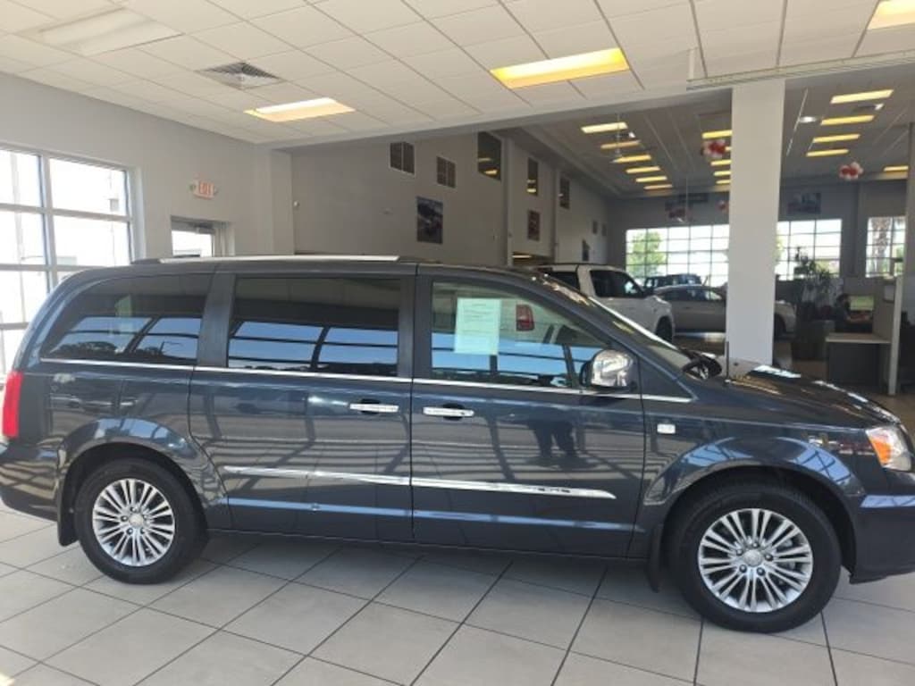 Used 2014 Chrysler Town & Country Touring-L Van