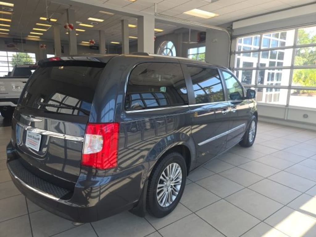 Used 2014 Chrysler Town & Country Touring-L Van